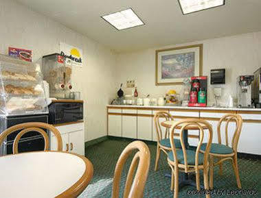 Days By Wyndham -ball State Hotel